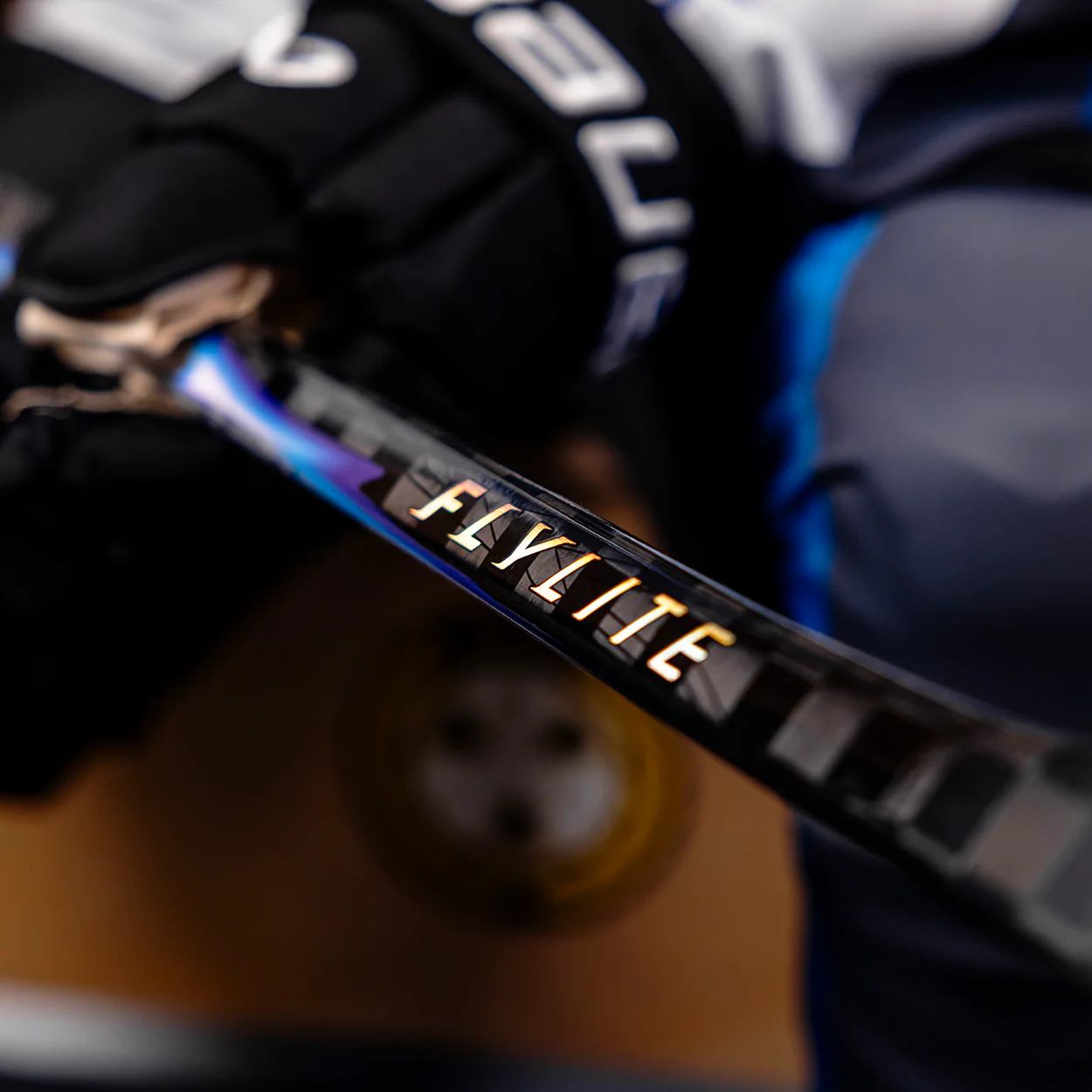 BAUER VAPOR FLYLITE GRIP STICK INTERMEDIATE - Image 3