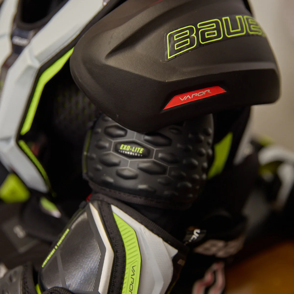 VAPOR HYPERLITE ELBOW PAD JUNIOR - Image 2