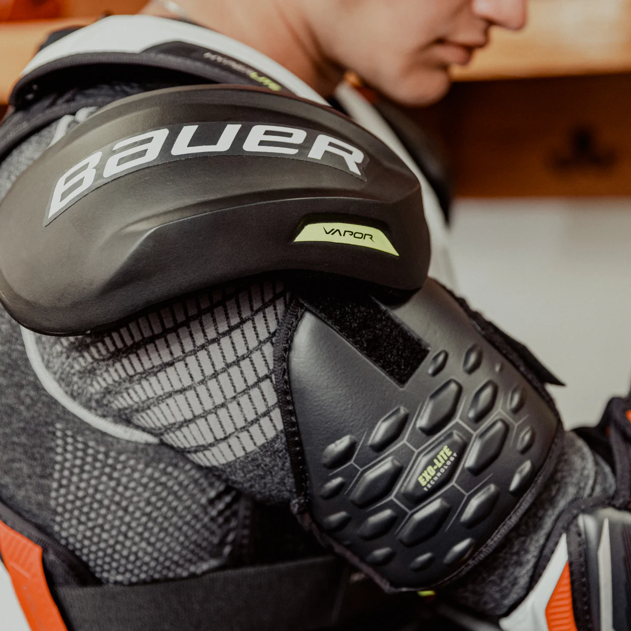 VAPOR HYPERLITE SHOULDER PAD INTERMEDIATE - Image 3